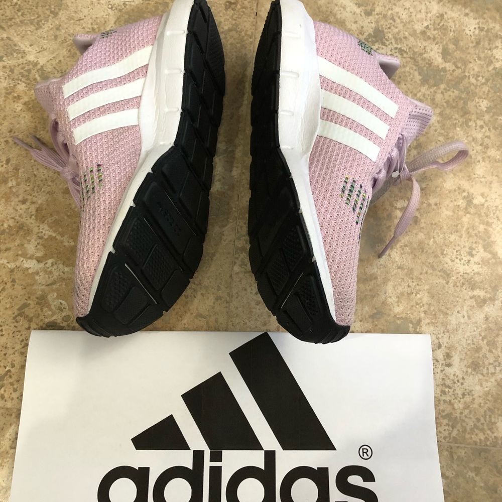 ‼️SOLD‼️🏃♀️ Adidas Pink & White Swift Runs - Picture 4 of 8